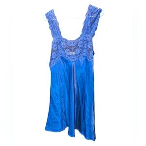 VTG Elegant Blue Satin Chemise with Lace Details